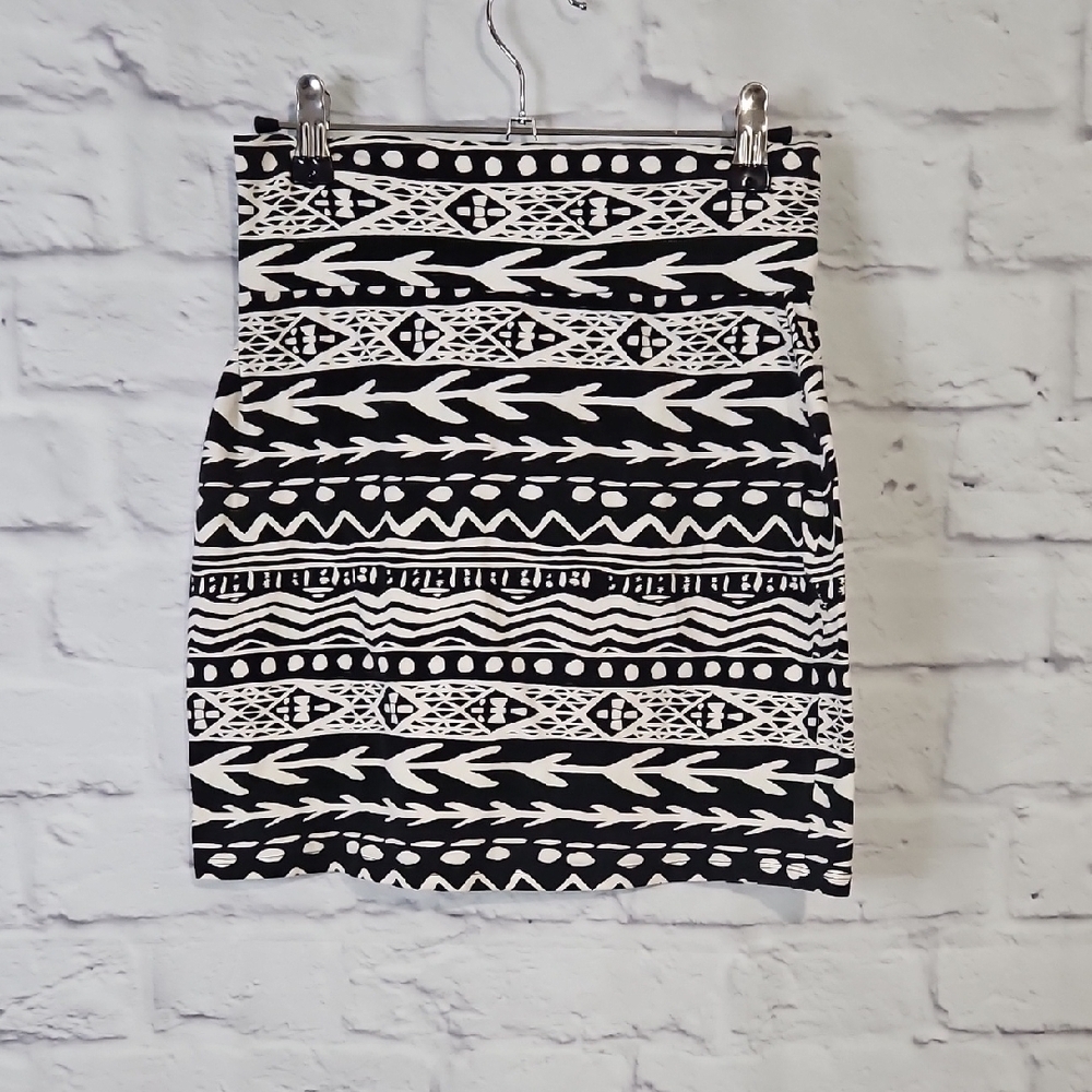 PINK Victoria's Secret Black and White Patterned Mini Skirt - Picture 3 of 4